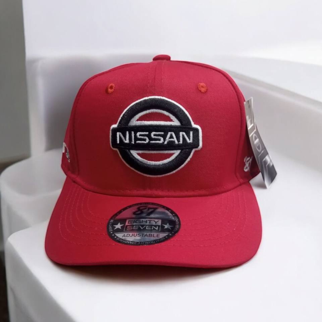 Gorra Nissan Roja – Estilo Deportivo y Legado Japonés