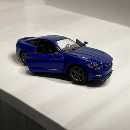 Ford Mustang GT 2010 1:32 – Modelo Deportivo con Detalles Auténticos y Diseño Impactante