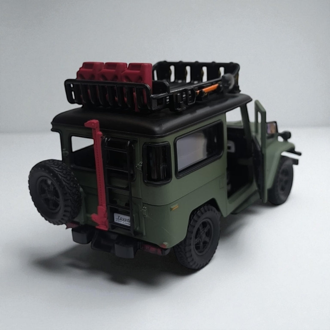 Toyota FJ40 – Modelo de Colección 1:24 en Metal Clásico