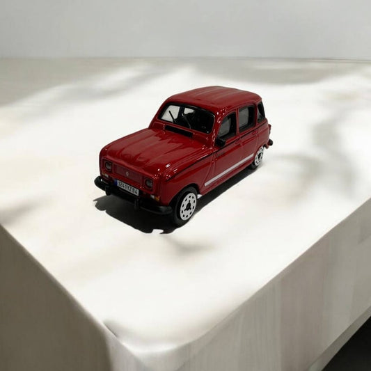 Renault 4 1:32 – Modelo Clásico de Hatchback Francés con Detalles Retro