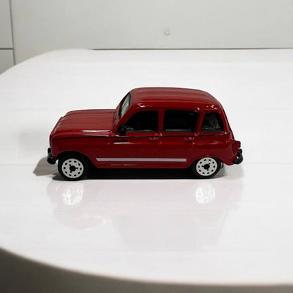 Renault 4 1:32 – Modelo Clásico de Hatchback Francés con Detalles Retro