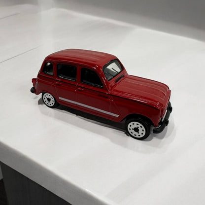 Renault 4 1:32 – Modelo Clásico de Hatchback Francés con Detalles Retro