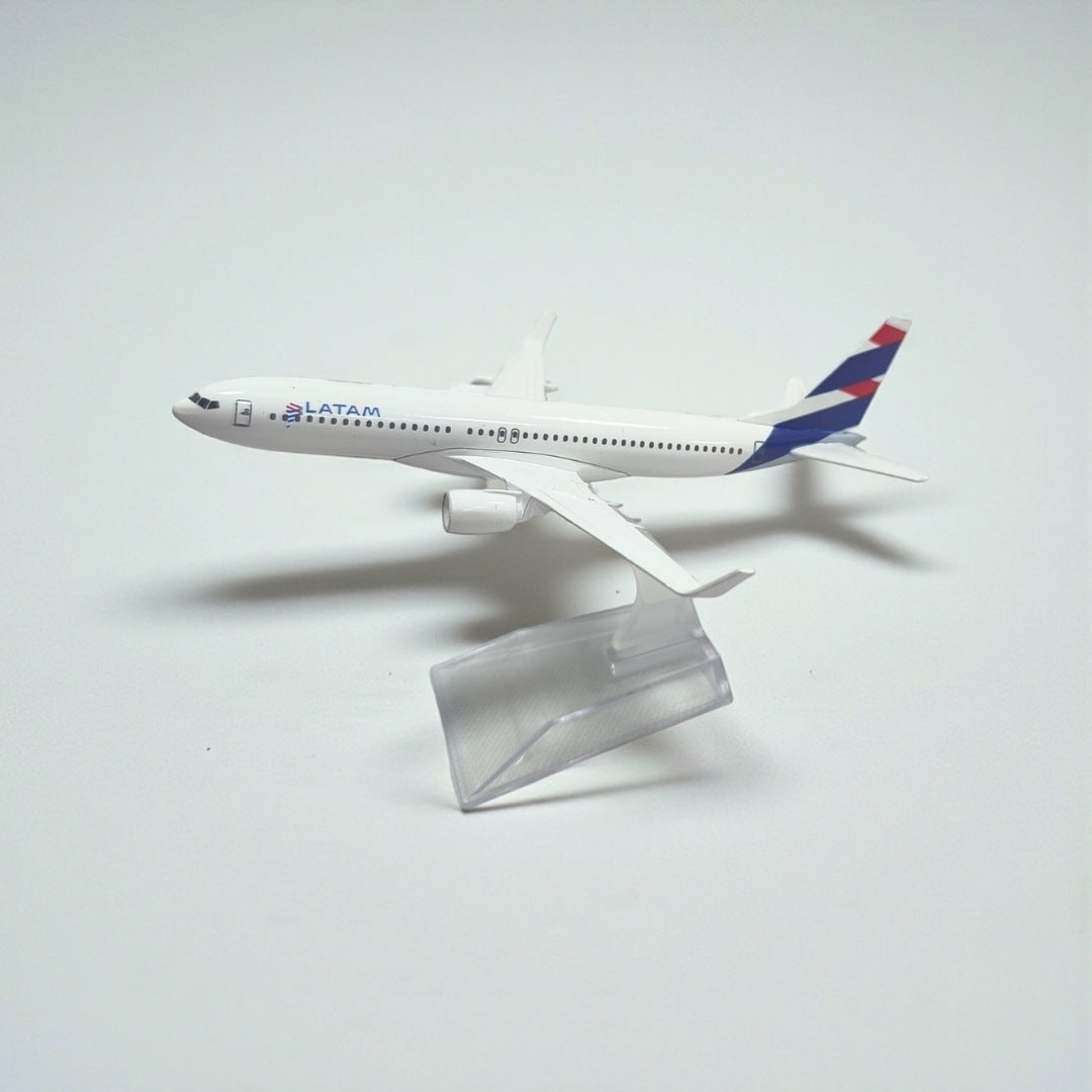 Avión LATAM 1:400 – Modelo de Colección en Metal para Exhibición Premium