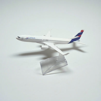 Avión LATAM 1:400 – Modelo de Colección en Metal para Exhibición Premium