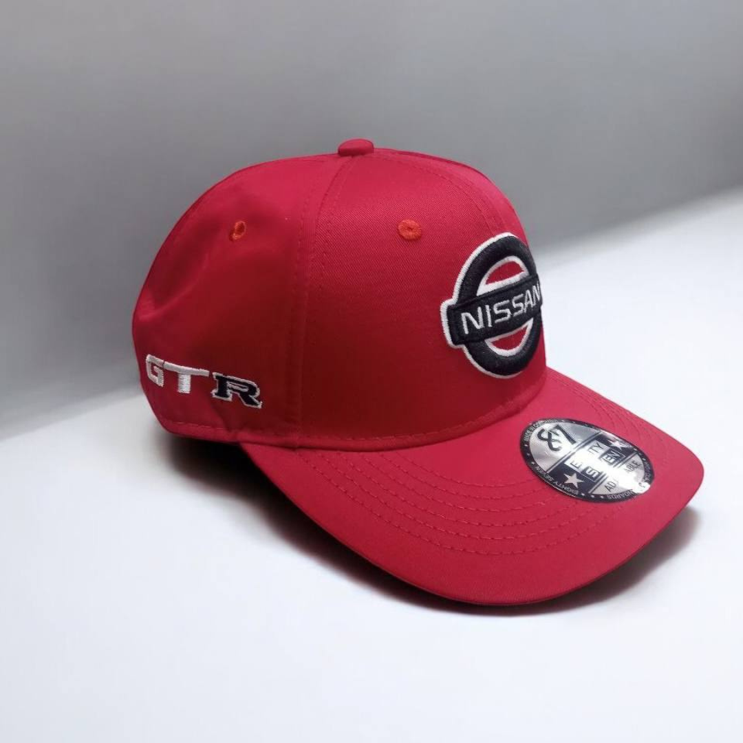 Gorra Nissan Roja – Estilo Deportivo y Legado Japonés