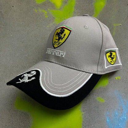 ¡Gorra Ferrari Gris - Elegancia y Prestigio Italiano!