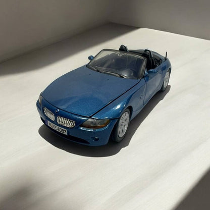 BMW Z4 1:27 – Modelo a Escala – Deportivo Elegante con Detalles Realistas