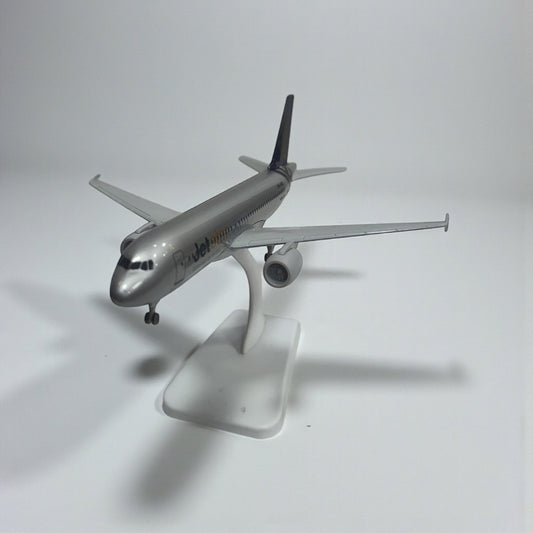 Avión Jetstar 1:350 – Modelos a Escala de Alta Calidad para Coleccionistas