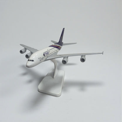 Avión Thai Airlines 1:350 – Modelo a Escala de Colección Detallado