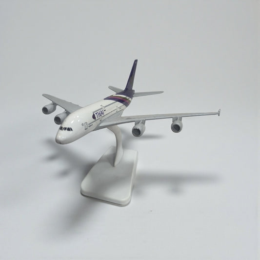 Avión Thai Airlines 1:350 – Modelo a Escala de Colección Detallado