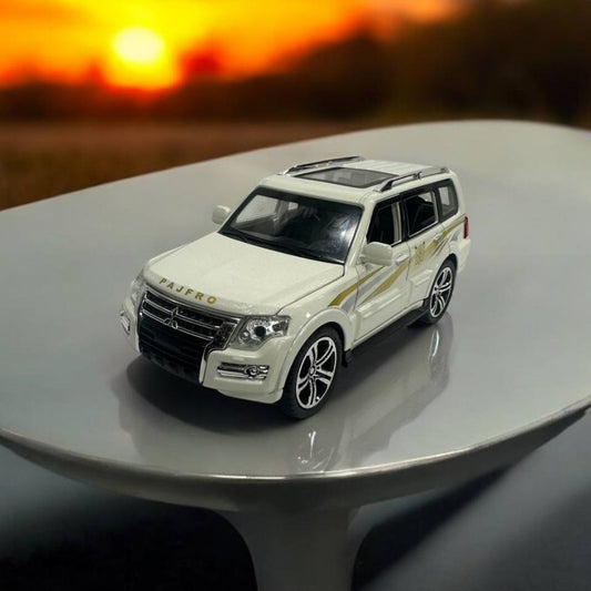 Mitsubishi Pajero 1:27 – Modelo a Escala – SUV Todo Terreno con Detalles Realistas