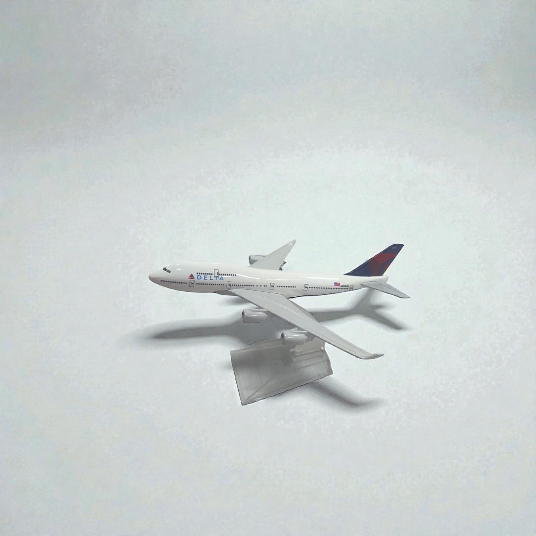 Avión Delta Airlines 1:400 – Modelo a Escala Detallado para Coleccionistas