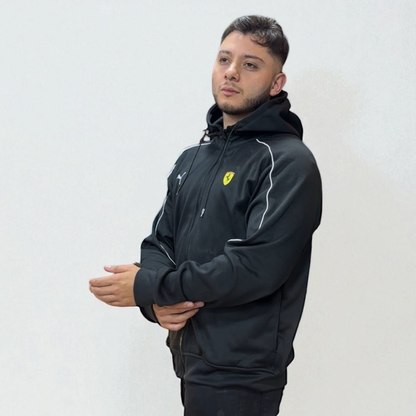 Chaqueta Ferrari Negra – Elegancia, Potencia y Espíritu de la Scuderia