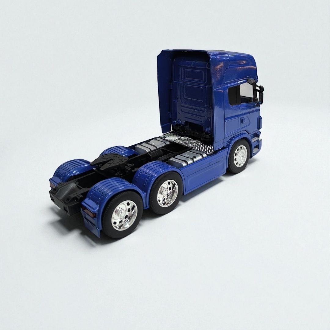 Scania V8 R730 1:32 – Cabezal de Colección en Metal | El Icono Europeo de Potencia y Elegancia