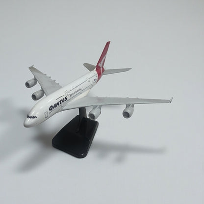 Avión Qantas 1:350 – Modelo a Escala Detallado para Coleccionistas