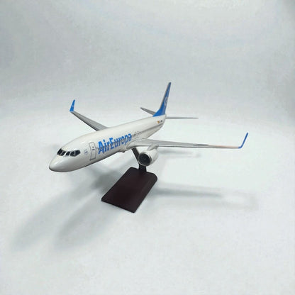 Avión Air Europa 1:200 – Modelo a Escala Detallado para Coleccionistas