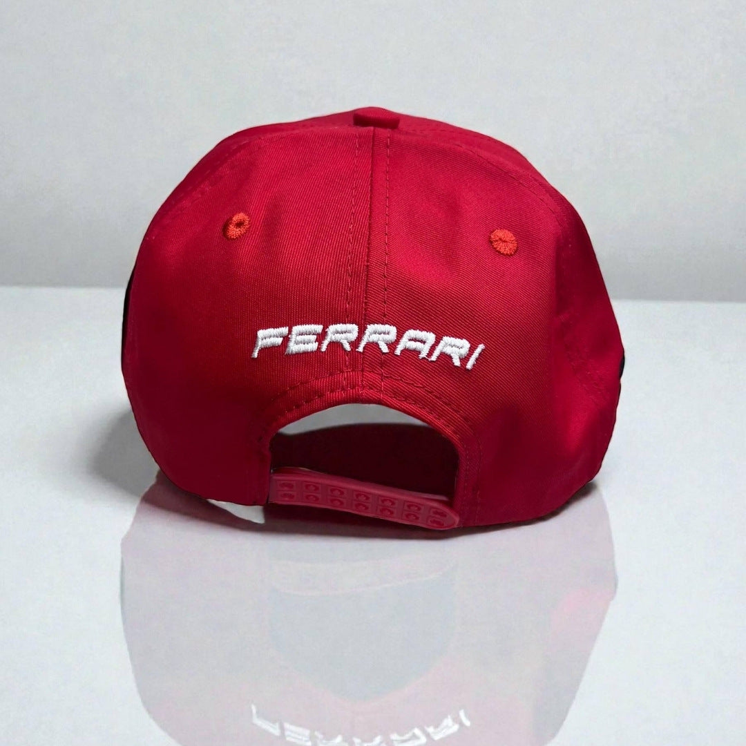 Gorra Ferrari Roja | Pasión, Velocidad y Estilo Racing