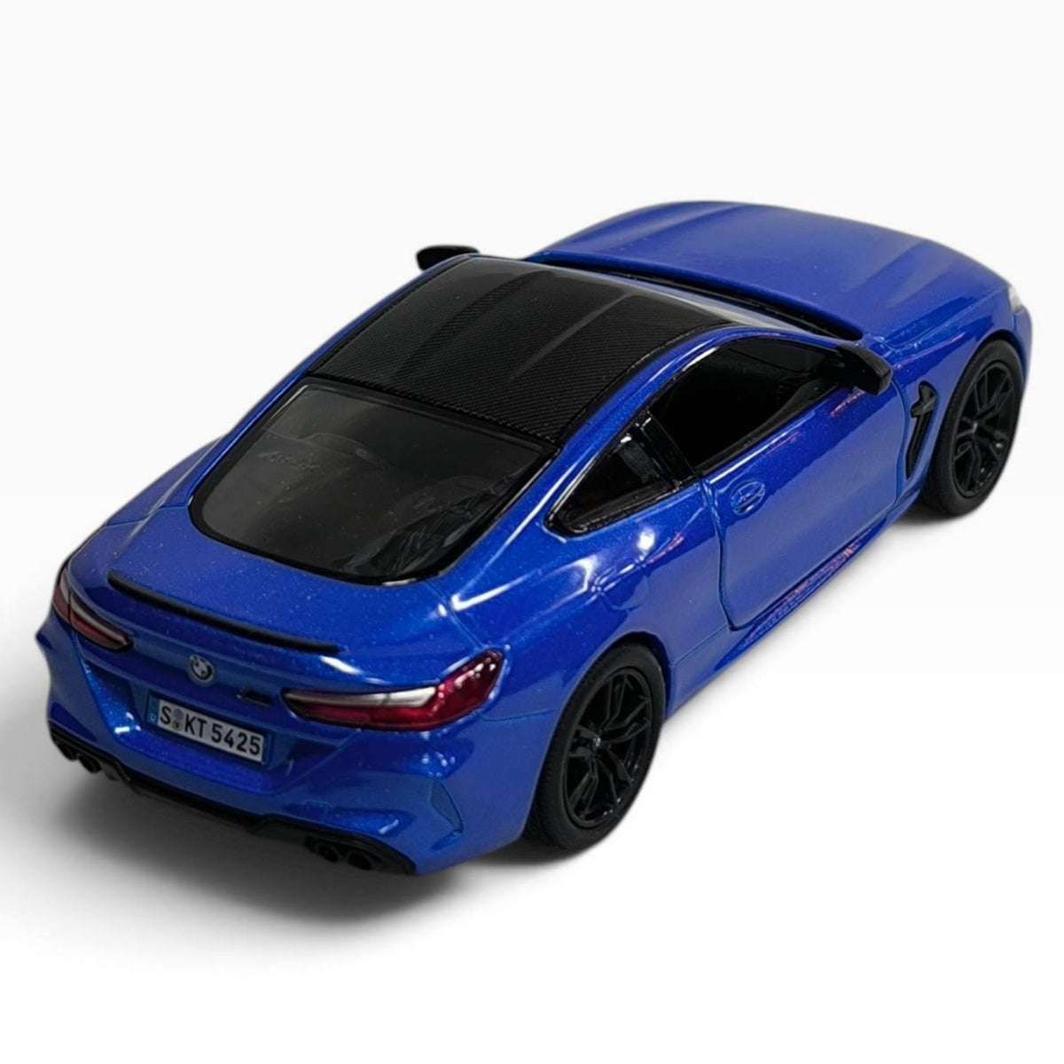 BMW M8 1:32