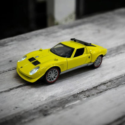 Lamborghini Clásico 1:27 – Modelo a Escala – Superdeportivo Retro en Miniatura