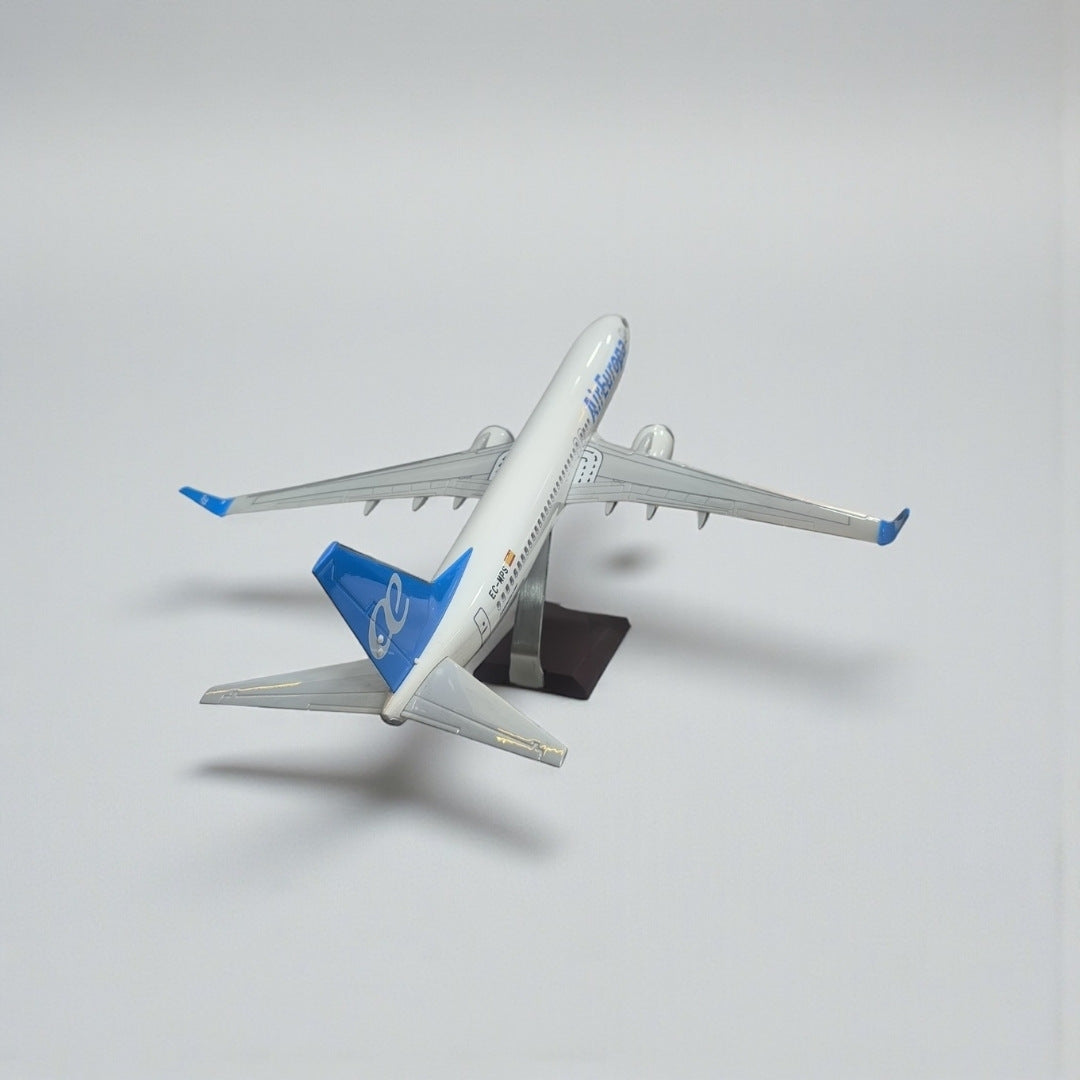 Avión Air Europa 1:200 – Modelo a Escala Detallado para Coleccionistas