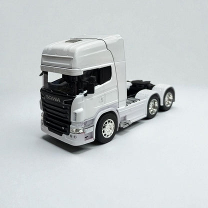 Scania V8 R730 Blanco 1:32 – Cabezal de Colección en Metal | Elegancia y Potencia en Cada Detalle