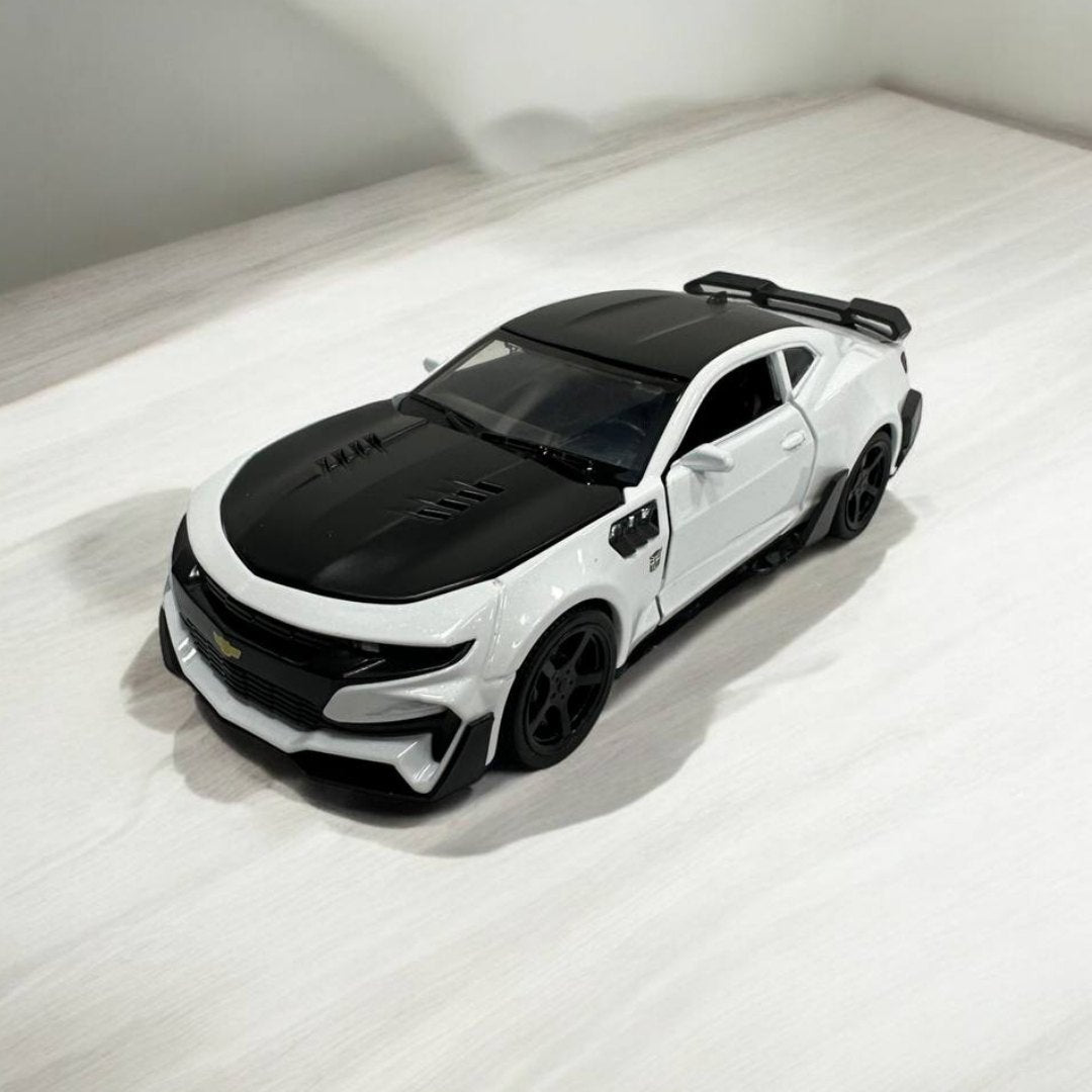 Chevrolet Camaro 1:27 – Modelo a Escala – Muscle Car Clásico con Detalles Impactantes