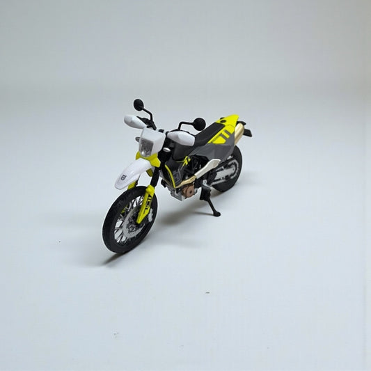 Moto Husqvarna 701 1:12 – Modelo a Escala Detallado para Coleccionistas
