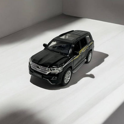 Toyota Land Cruiser 1:27 – Modelo a Escala – SUV Todo Terreno Icónico en Miniatura