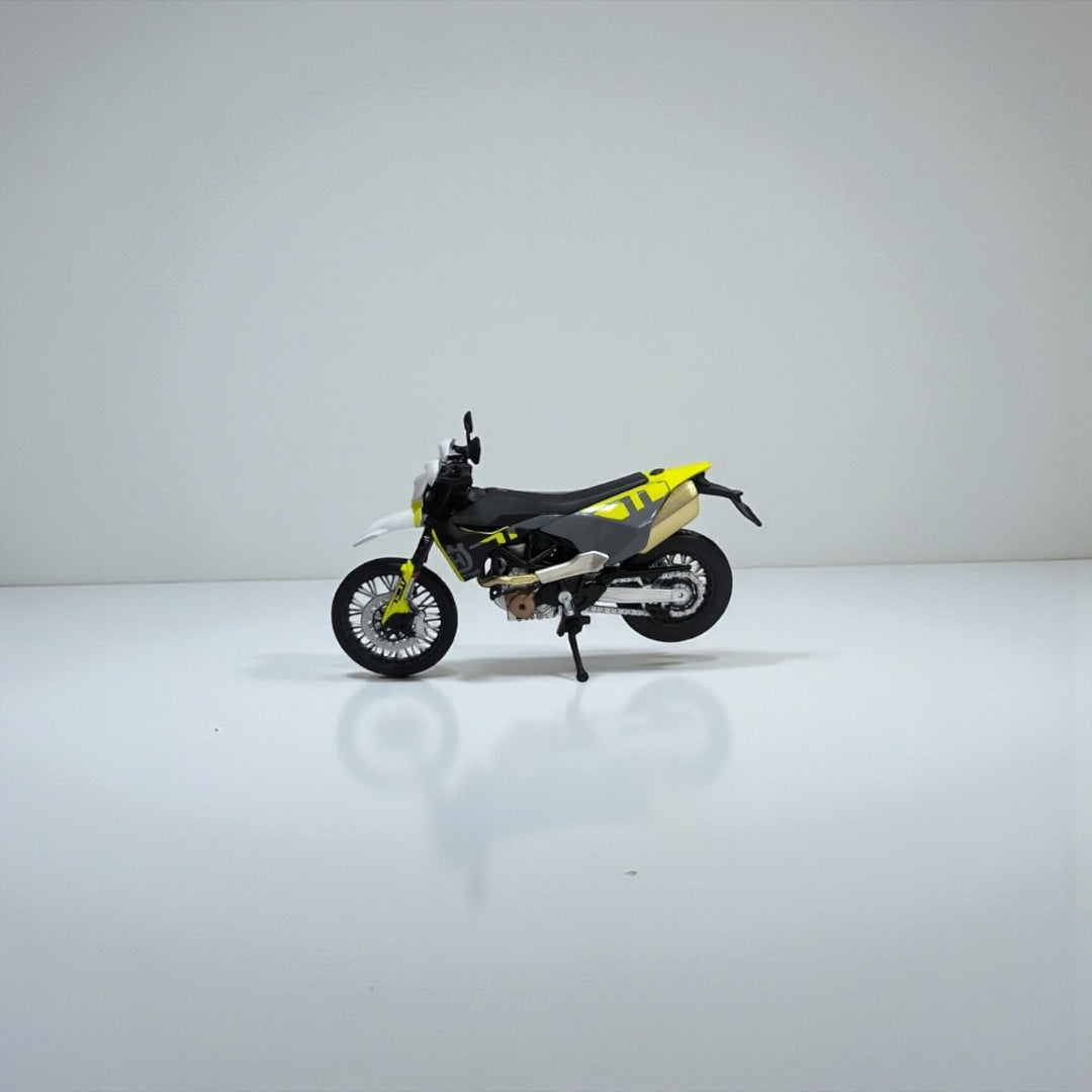 Moto Husqvarna 701 1:12 – Modelo a Escala Detallado para Coleccionistas