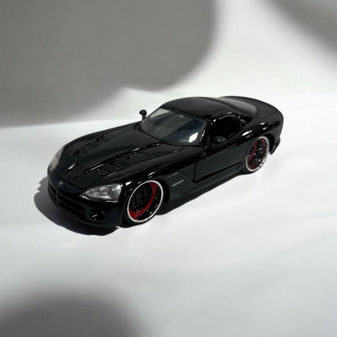 Dodge Viper SRT de Rápidos y Furiosos a Escala 1:24 – Adrenalina y Estilo en Tu Colección