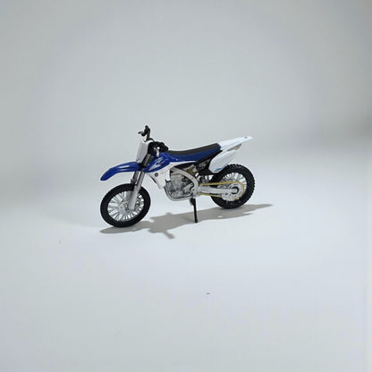 Moto Yamaha YZ 450 1:12 – Modelo a Escala Detallado para Coleccionistas