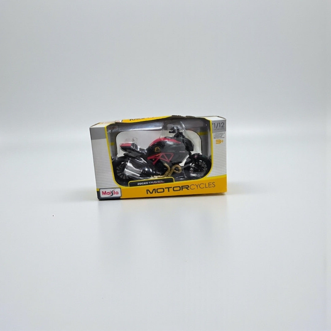 Moto Ducati Diavel 1:12 – Modelo a Escala Detallado para Coleccionistas