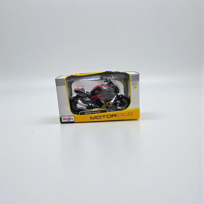 Moto Ducati Diavel 1:12 – Modelo a Escala Detallado para Coleccionistas