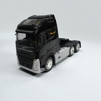 Volvo FH 1:32 Negro – Edición de Colección en Metal | El Gigante del Transporte Europeo