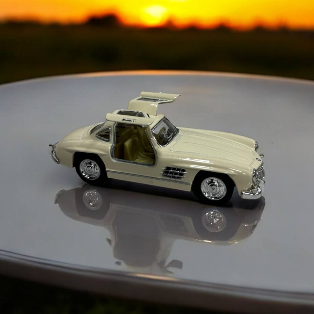 Mercedes-Benz 300 SL 1:32 – Modelo a Escala – Clásico Deportivo con Alas de Gaviota