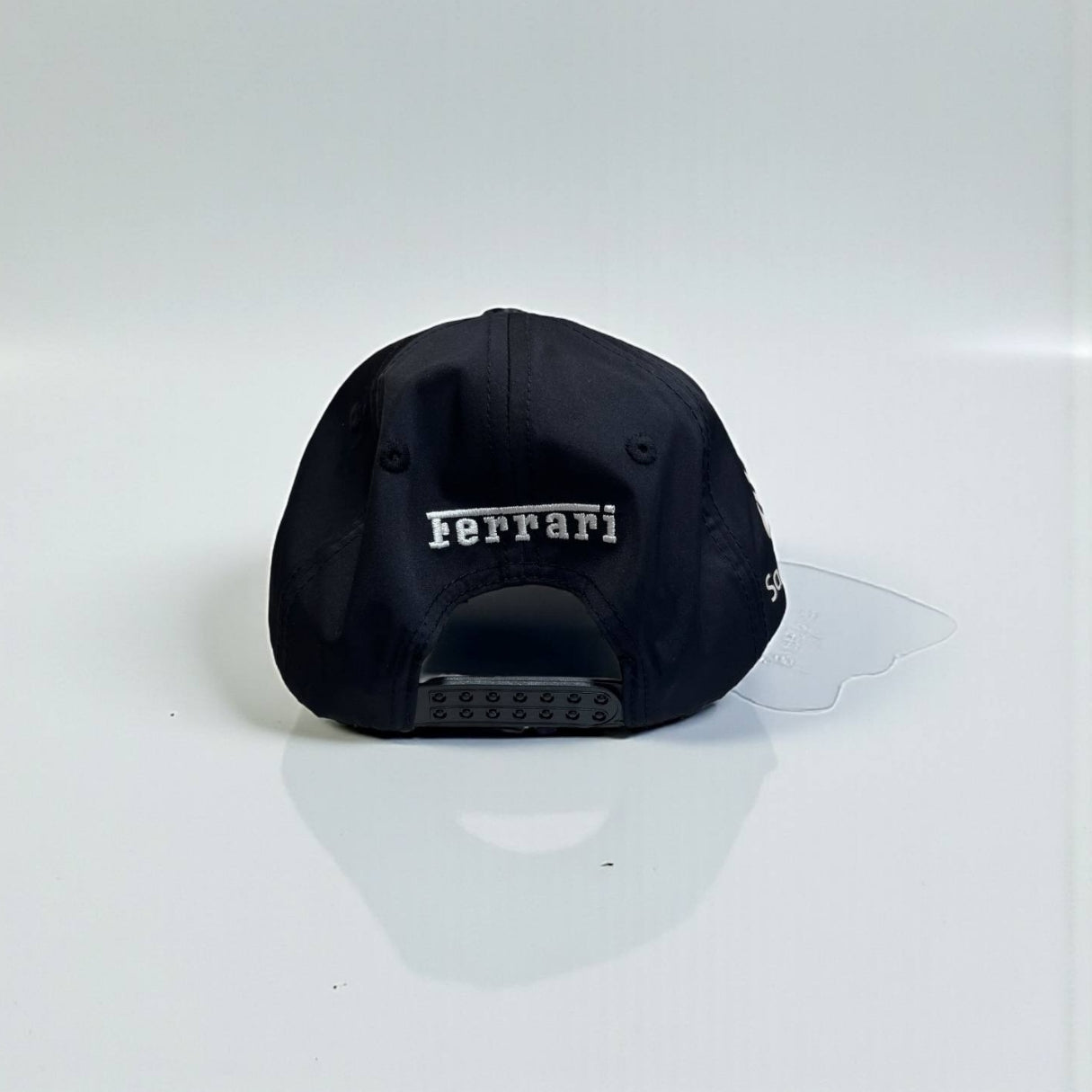 Gorra Ferrari Negra – Estilo Racing Premium | Pasión y Elegancia Automotriz
