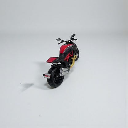 Moto Ducati Diavel 1:12 – Modelo a Escala Detallado para Coleccionistas