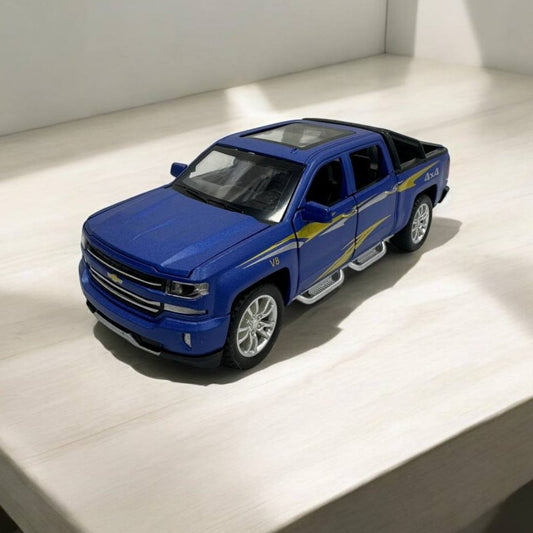 Chevrolet Silverado 1:27 – Modelo a Escala – Pickup de Alto Rendimiento en Miniatura