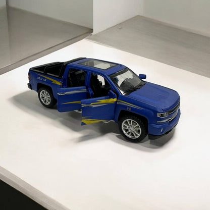 Chevrolet Silverado 1:27 – Modelo a Escala – Pickup de Alto Rendimiento en Miniatura