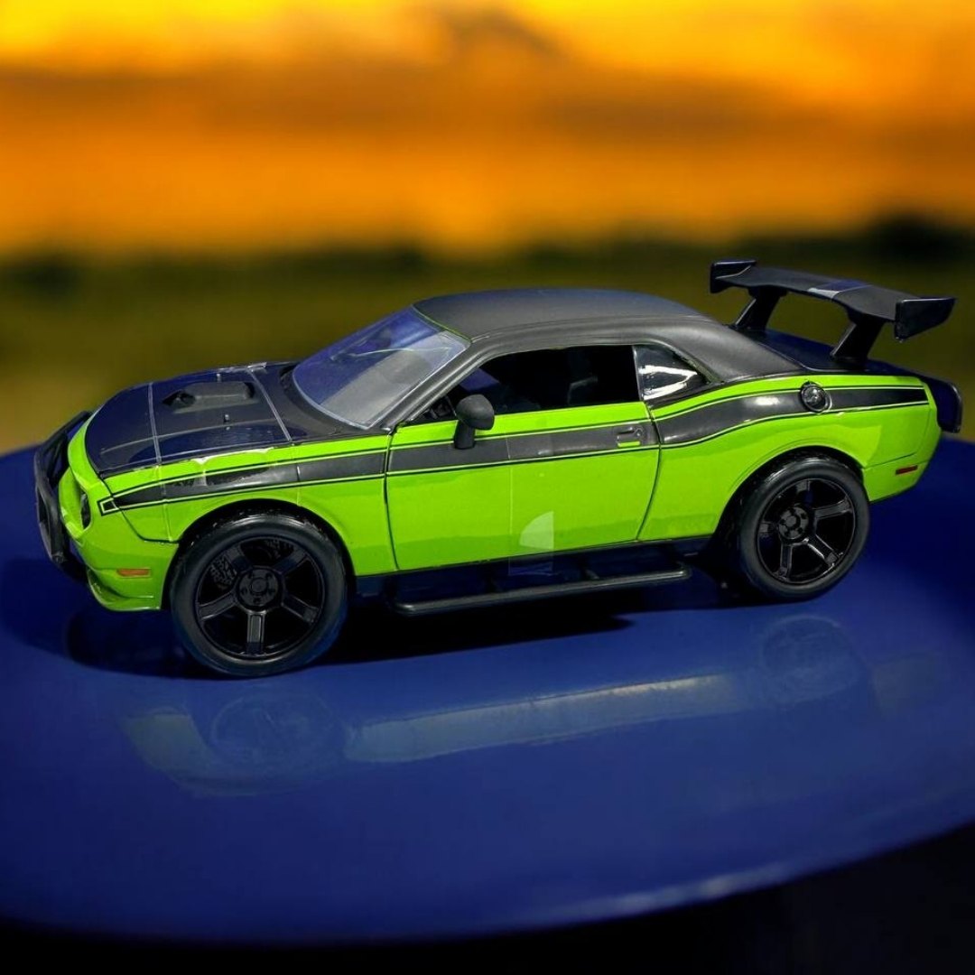 Letty's Dodge Challenger SRT8 1:24 – Modelo a Escala – Muscle Car Emblemático de Rápidos y Furiosos