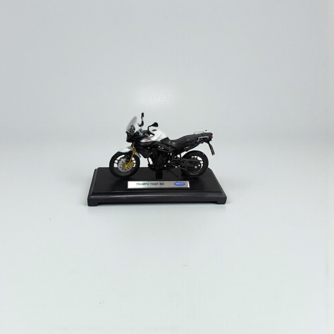 Moto Triumph Tiger 800 1:18 – Modelo a Escala Detallado para Coleccionistas