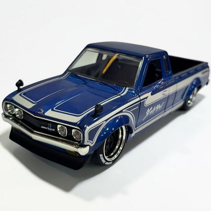 Datsun 620 Pick Up 1972 JDM Tuners 1:24 Jada | Camioneta a Escala de Colección