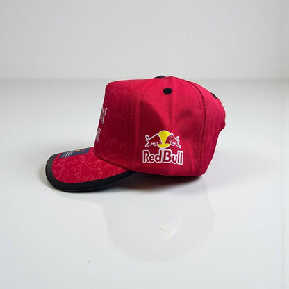 Gorra Red Bull Roja – Estilo Racing Oficial | Espíritu de Velocidad y Competencia