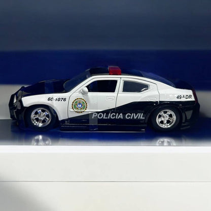 Dodge Charger Police 2006 1:24 – Modelo a Escala – Vehículo Policial de Rápidos y Furiosos