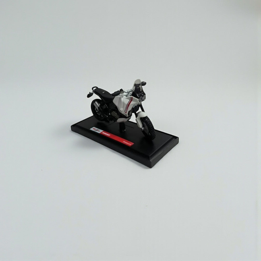 Moto Ducati Desert X 1:18 – Modelo a Escala Detallado para Coleccionistas