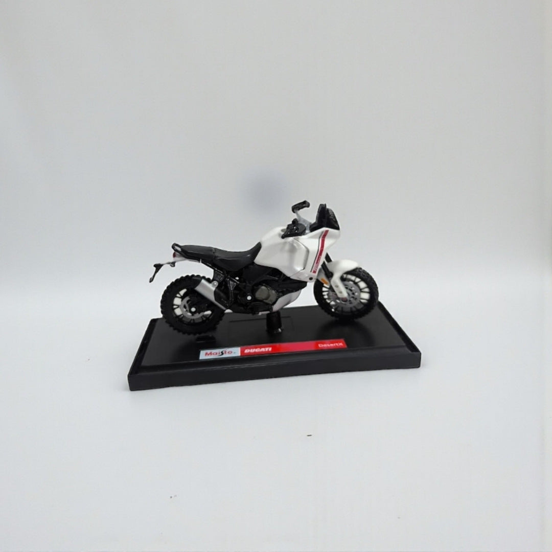 Moto Ducati Desert X 1:18 – Modelo a Escala Detallado para Coleccionistas