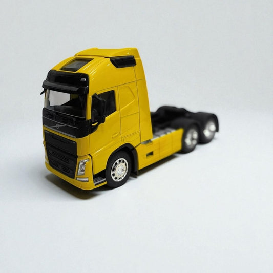 Volvo FH 1:32 – Edición de Colección en Metal | Camión Amarillo para Exhibición Profesional
