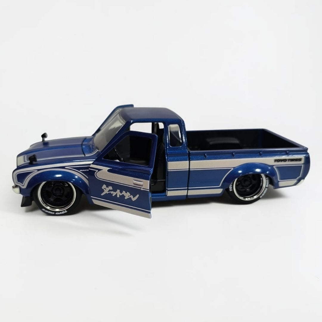 Datsun 620 Pick Up 1972 JDM Tuners 1:24 Jada | Camioneta a Escala de Colección