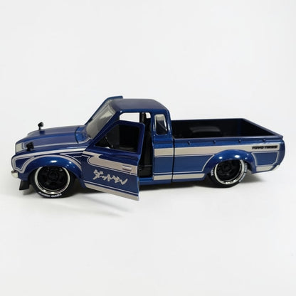 Datsun 620 Pick Up 1972 JDM Tuners 1:24 Jada | Camioneta a Escala de Colección