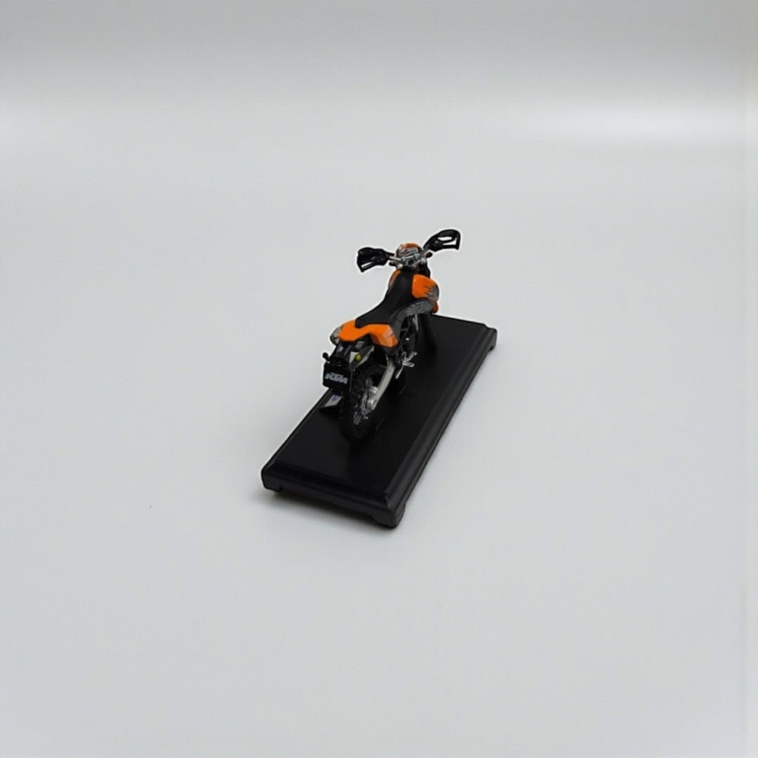 Moto KTM 690 Enduro 1:18 – Modelo a Escala Detallado para Coleccionistas